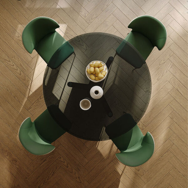 RC-tricia dining table